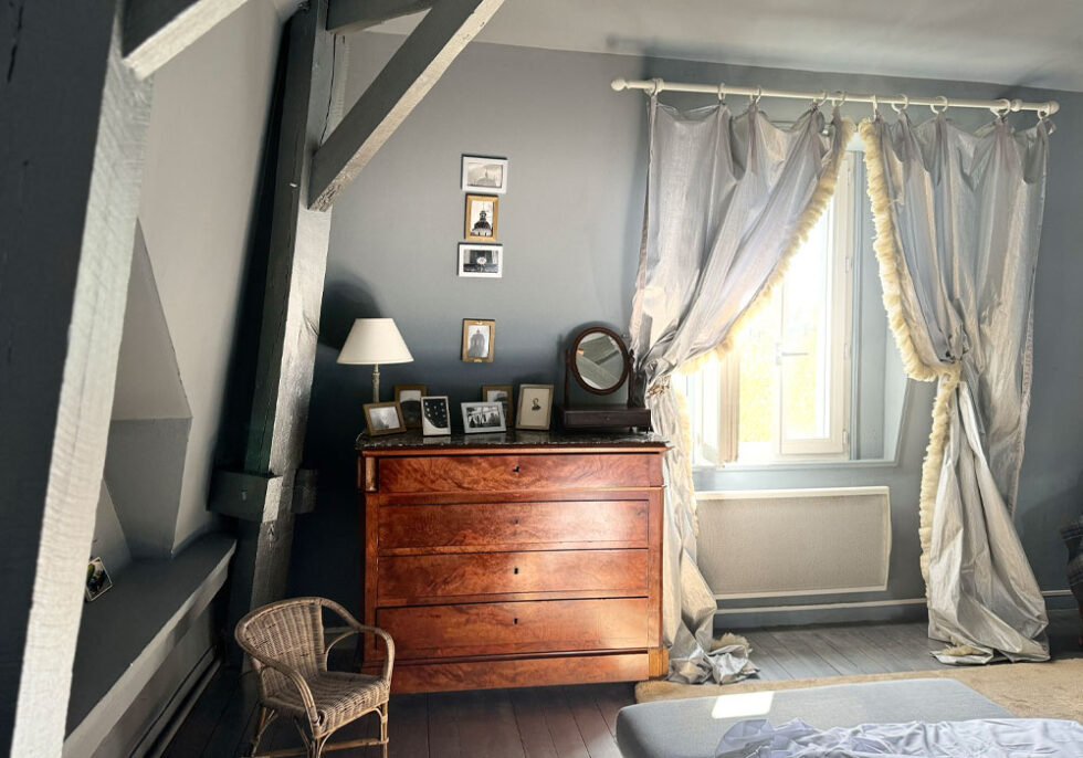 Chambre 2 de la suite Pierre et le Loup Provins Maison Stella Cadente
