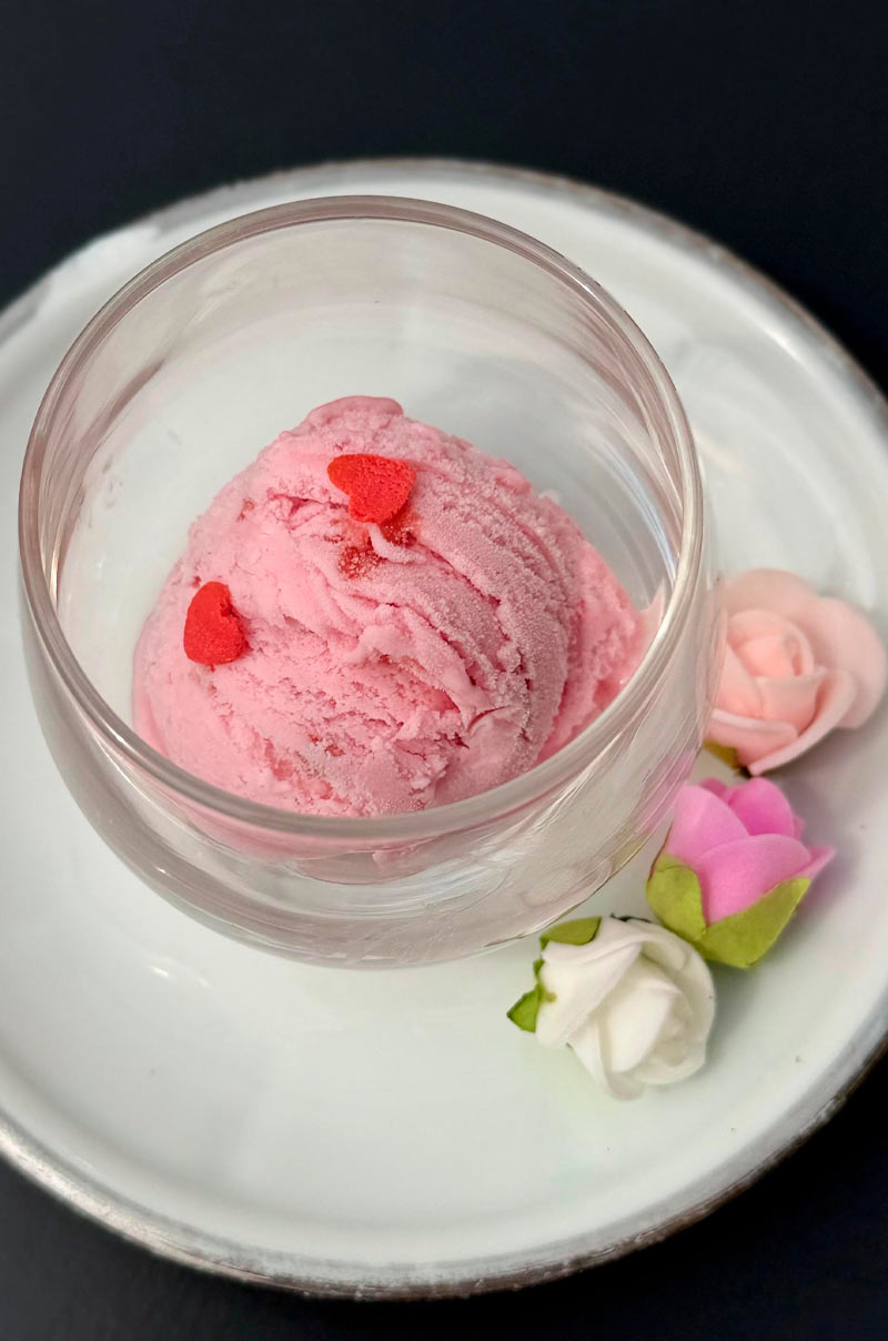 Glace à la Rose de Provins
